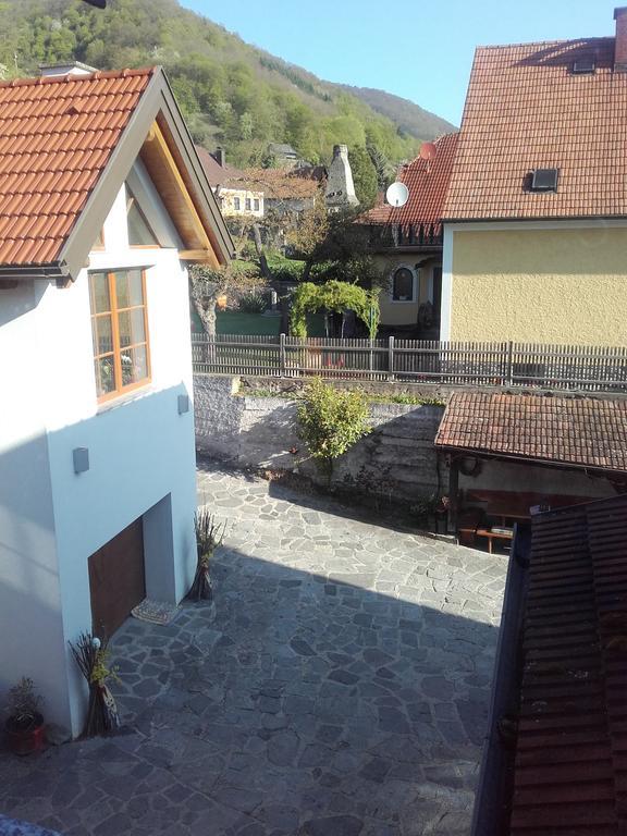 Gaestehaus Schuetz Spitz an der Donau Екстериор снимка